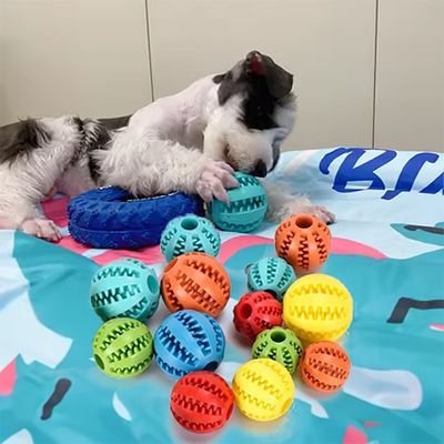 Beli Pet Dog Gummi Treat Dispensing Bola Menyimpan Makanan Puzzle Gigitan Interaktif Pet Bola Mengunyah pembuatan online